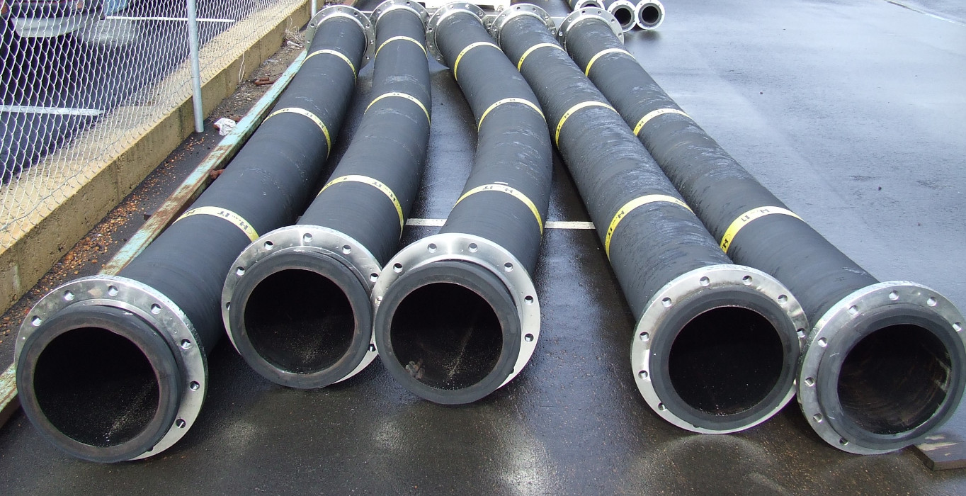 Stainless steel flanges on rubber mining hoses